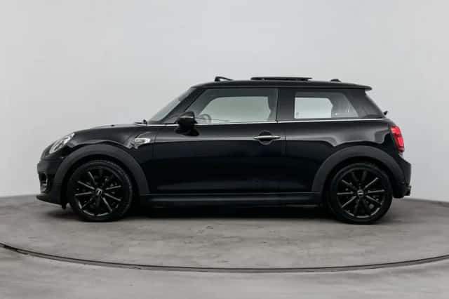 MINI Cooper (2016) thumbnail 2