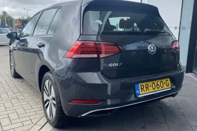 Volkswagen E-Golf (2018) thumbnail 3