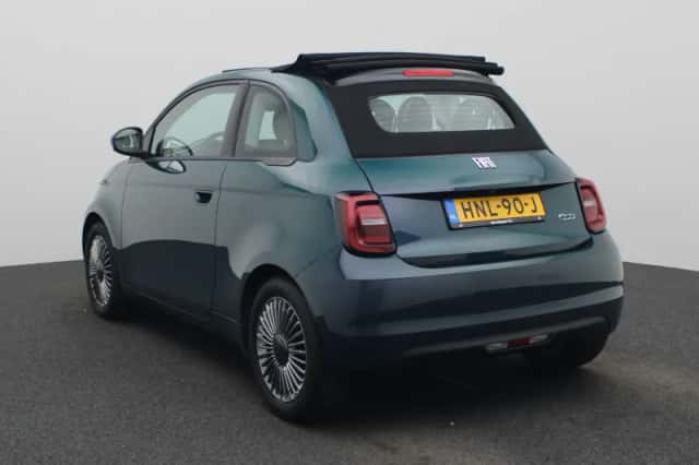 Fiat 500 (2023) thumbnail 2