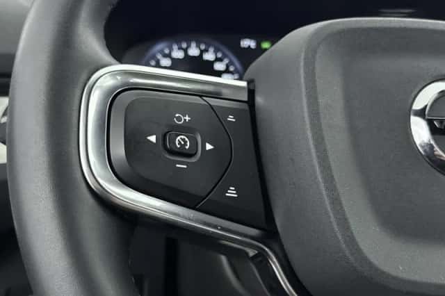 Volvo XC40 (2022) thumbnail 6