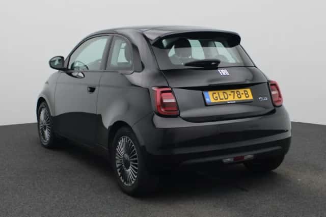 Fiat 500 (2022) thumbnail 2