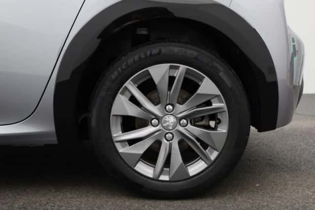Peugeot e-208 (2023) thumbnail 13