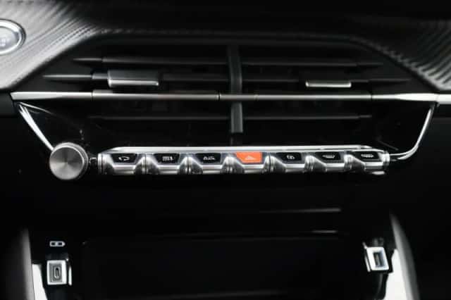 Peugeot e-208 (2023) thumbnail 18