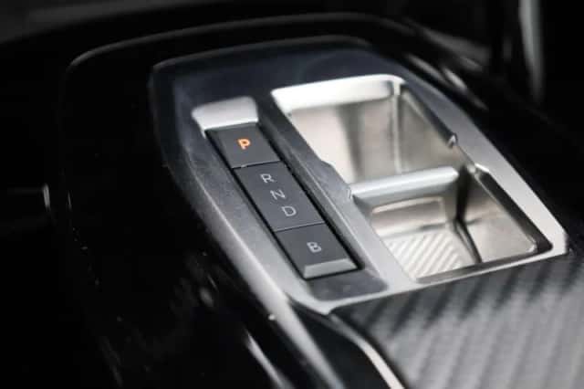 Peugeot e-208 (2023) thumbnail 21