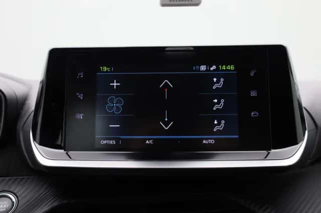 Peugeot e-208 (2023) thumbnail 22