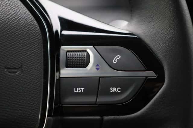 Peugeot e-208 (2023) thumbnail 24