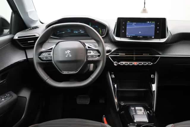 Peugeot e-208 (2023) thumbnail 7