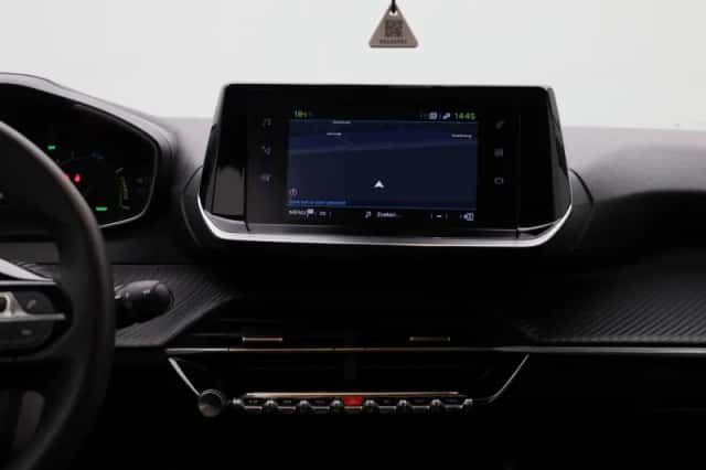 Peugeot e-208 (2023) thumbnail 9