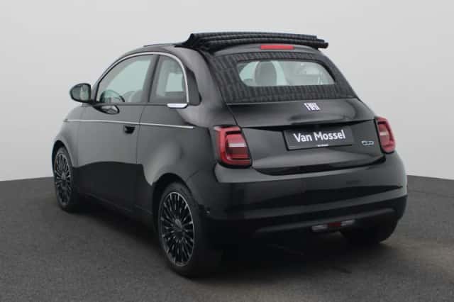 Fiat 500 (2023) thumbnail 2
