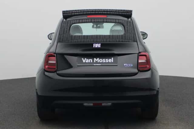 Fiat 500 (2023) thumbnail 5