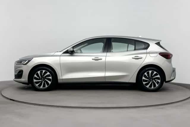 Ford Focus (2022) thumbnail 2