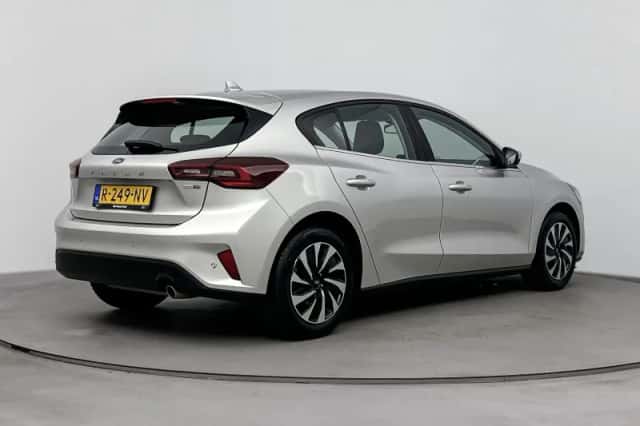 Ford Focus (2022) thumbnail 4