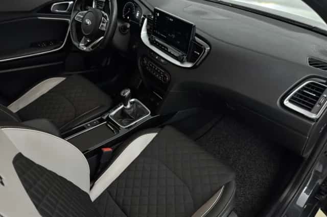 Kia Proceed (2021) thumbnail 8