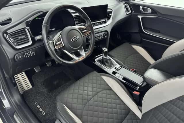 Kia Proceed (2021) thumbnail 9