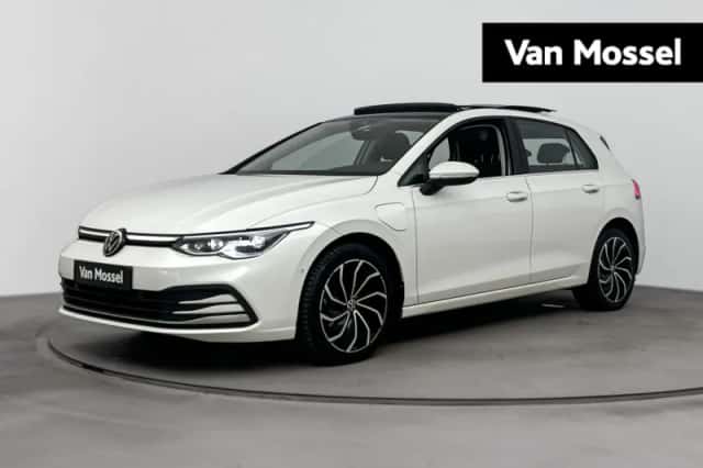 Volkswagen Golf (2021) thumbnail 1