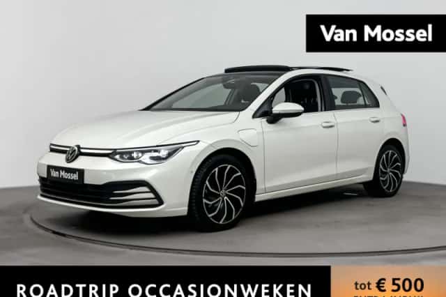 Volkswagen Golf (2021) thumbnail 1