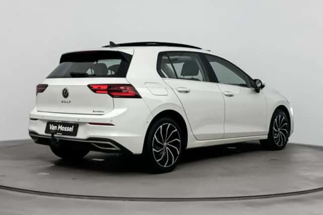 Volkswagen Golf (2021) thumbnail 4