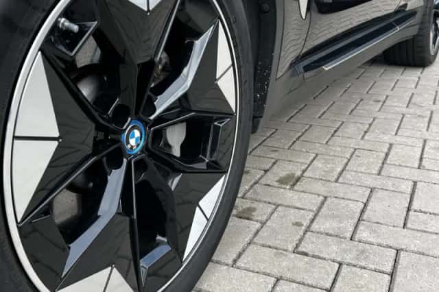 BMW iX3 (2021) thumbnail 2