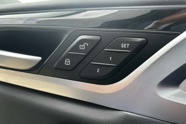 BMW iX3 (2021) thumbnail 6