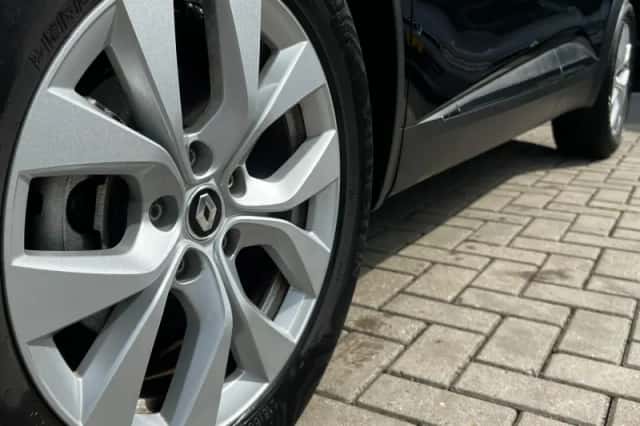 Renault Captur (2022) thumbnail 2