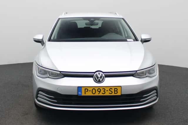 Volkswagen Golf (2022) thumbnail 3