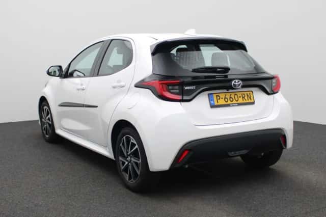 Toyota Yaris (2022) thumbnail 2