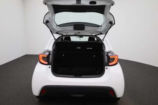 Toyota Yaris (2022) thumbnail 11