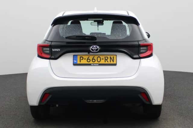 Toyota Yaris (2022) thumbnail 5