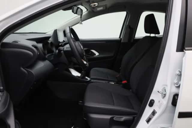 Toyota Yaris (2022) thumbnail 9