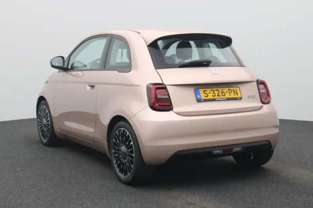 Fiat 500 (2023) thumbnail 2