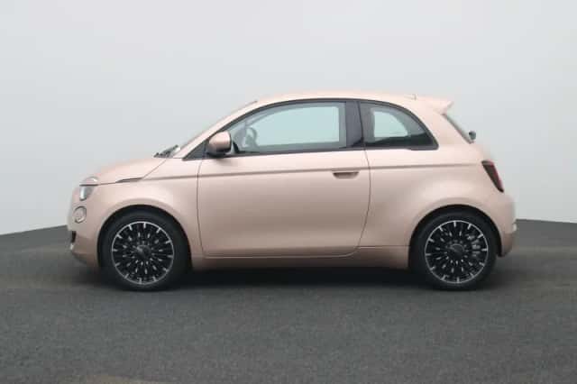 Fiat 500 (2023) thumbnail 4