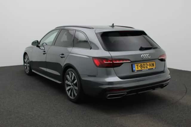 Audi A4 (2023) thumbnail 2