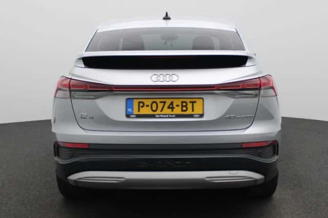 Audi Q4 (2021) thumbnail 5