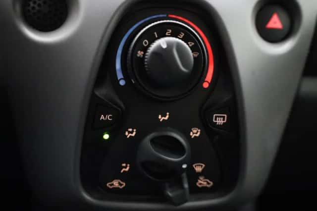 Peugeot 108 (2021) thumbnail 18