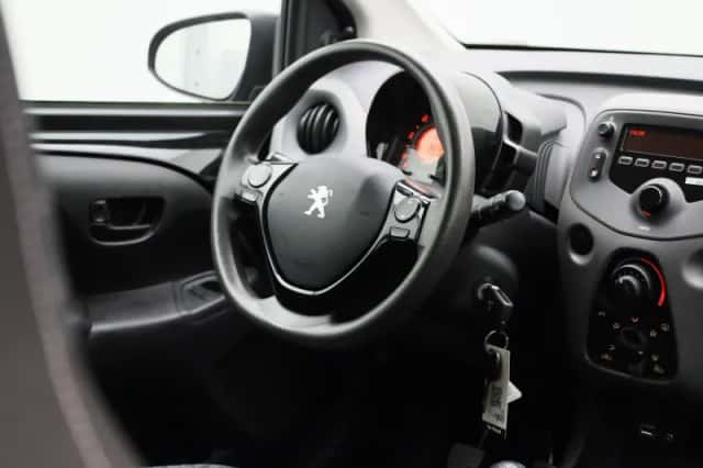 Peugeot 108 (2021) thumbnail 30