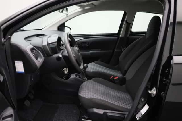 Peugeot 108 (2021) thumbnail 9