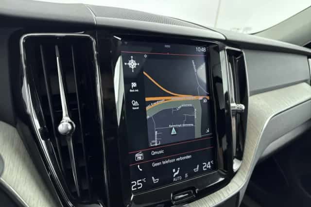 Volvo XC60 (2018) thumbnail 16