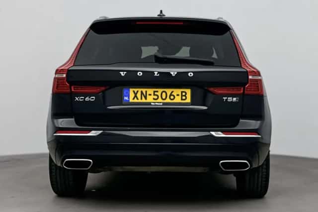 Volvo XC60 (2018) thumbnail 3