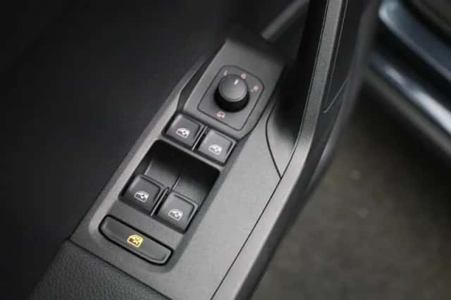 SEAT Arona (2023) thumbnail 24