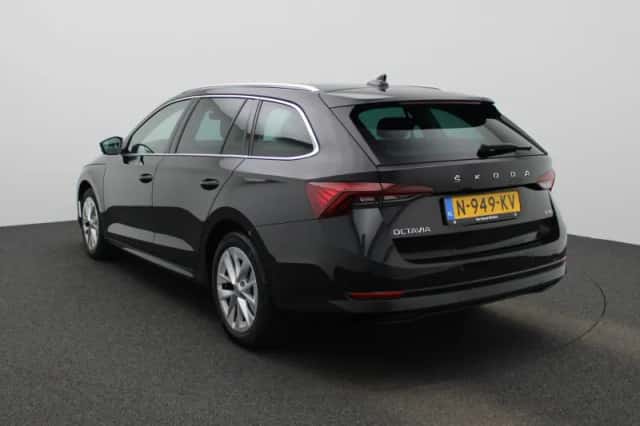 Škoda Octavia (2021) thumbnail 2