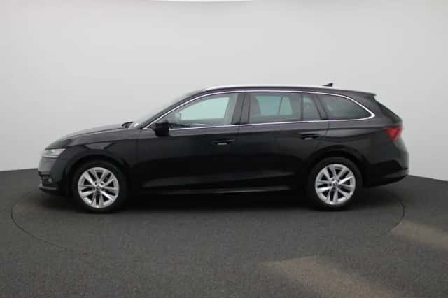 Škoda Octavia (2021) thumbnail 4