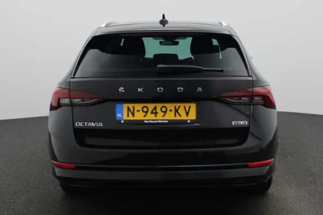 Škoda Octavia (2021) thumbnail 5