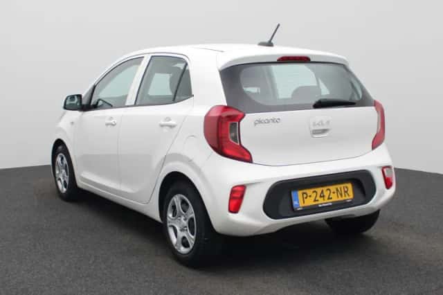 Kia Picanto (2022) thumbnail 2