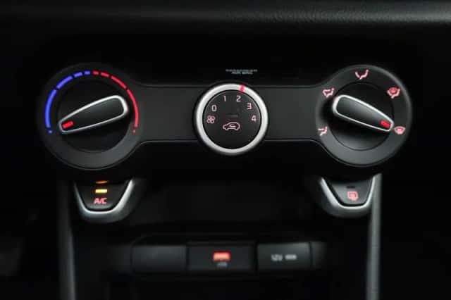 Kia Picanto (2022) thumbnail 16
