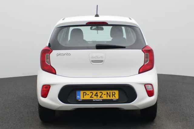 Kia Picanto (2022) thumbnail 5