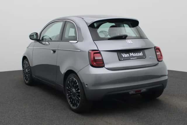 Fiat 500 (2023) thumbnail 2