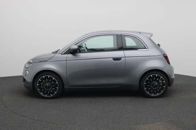 Fiat 500 (2023) thumbnail 4