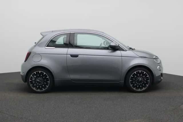 Fiat 500 (2023) thumbnail 6