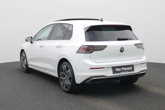 Volkswagen Golf (2025) thumbnail 2