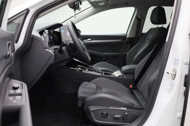 Volkswagen Golf (2025) thumbnail 11